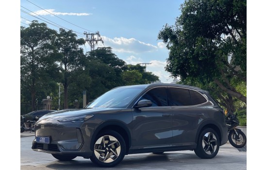 Geely Galaxy E5 2WD, 2025 (7), модель 2026 года, пробег 4 тысячи км